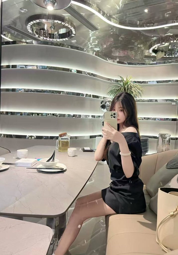 ​​     新人到 · 高级感文艺系女孩8424 作者:皇家游艇会 帖子ID:5443 