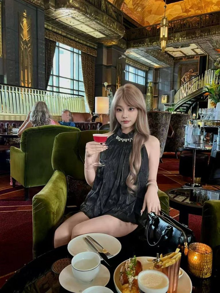 ​​     新人到 · 高级感文艺系女孩9761 作者:皇家游艇会 帖子ID:5443 